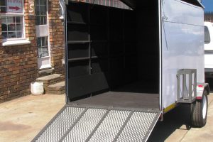 Enclosed-900kg-trailer3